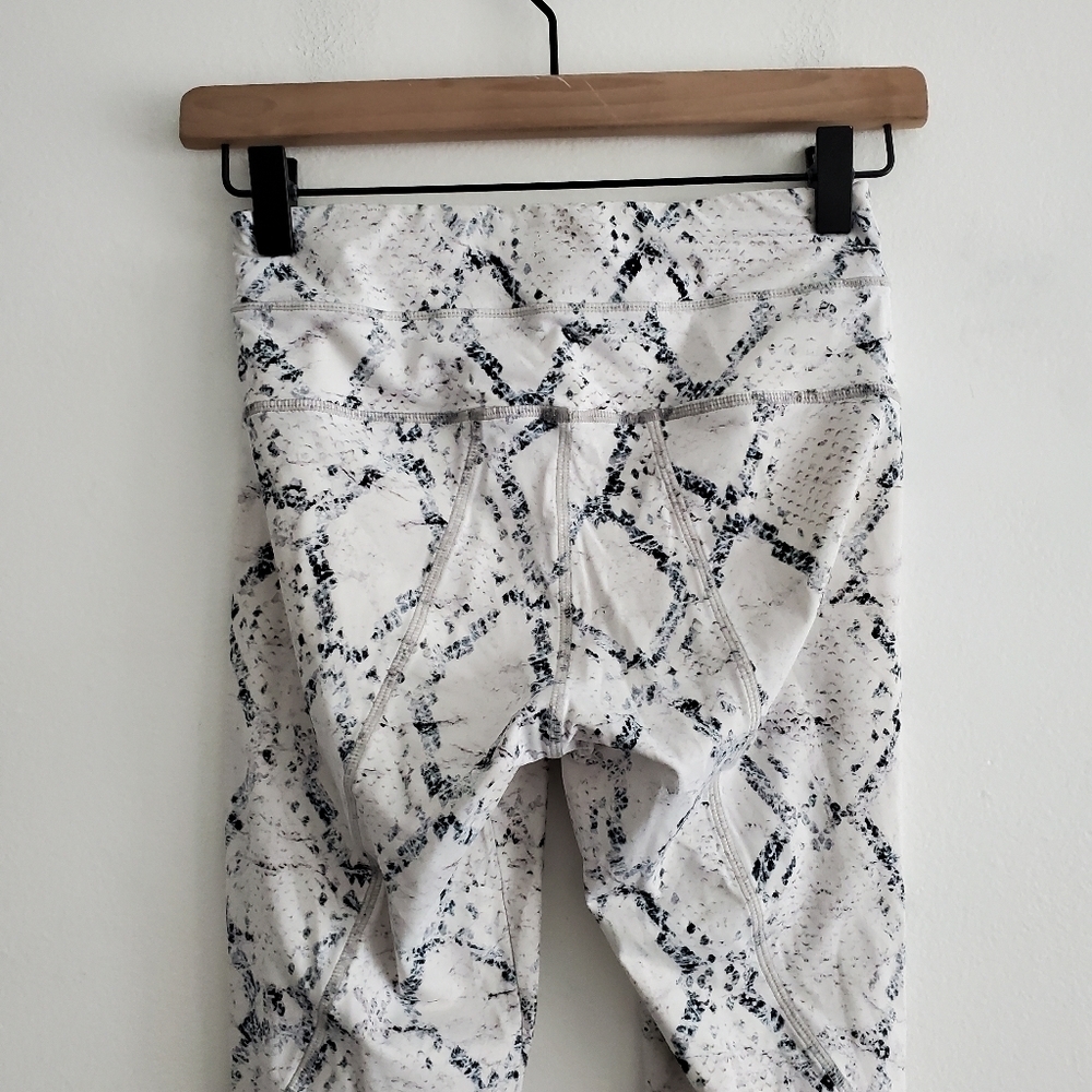 Varley Duncan White Snake Print Athletic Leggings - Picture 8 of 10